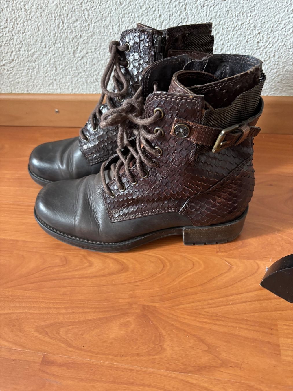 Scarpe da donna: Winterschuhe 38 Braun mit Krokoimitat – Nuovo (secondo la descrizione) da Balsthal venduto da Uroby