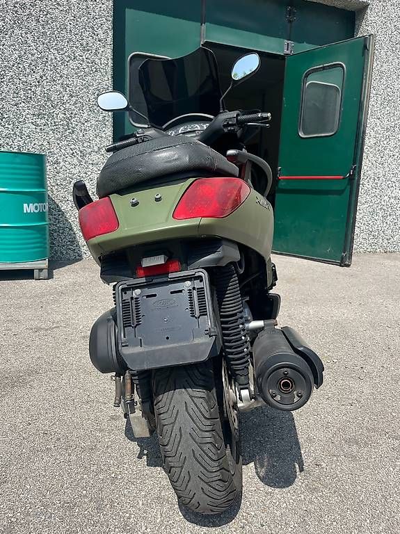 Scooters: Vendo scooter X-MAX YAMAHA YP250R – D'occasion à Contone par gin_ssv8 1