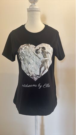 Schwarzes T-Shirt mit Herzmotiv artdreams  by Ella