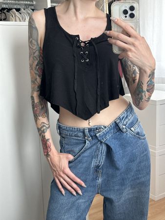 Schwarzes Killstar Crop Top mit Schnürung Grösse S