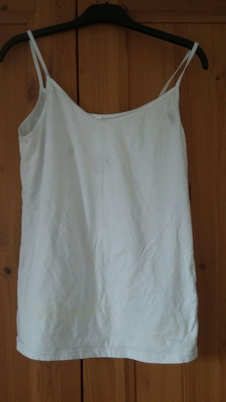 Top: 2 tops blancs(dames) – Usato da Miecourt venduto da Marly1 2