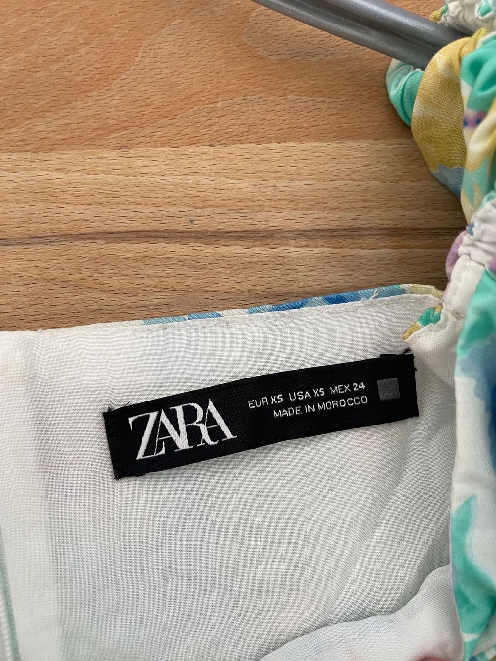 Zara Kleider: Robe Zara Fleurie Manches Bouffantes – Gebraucht aus Sion von Mazarine_ 4