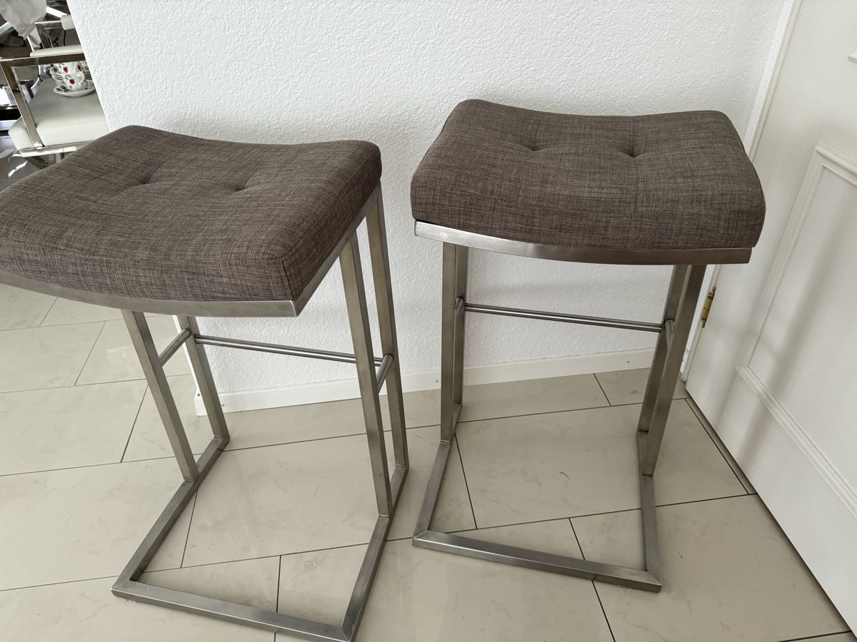 Sgabelli: Set Bar-Hocker in grau/ hellbraun – Usato da Thun venduto da Inspiration_19
