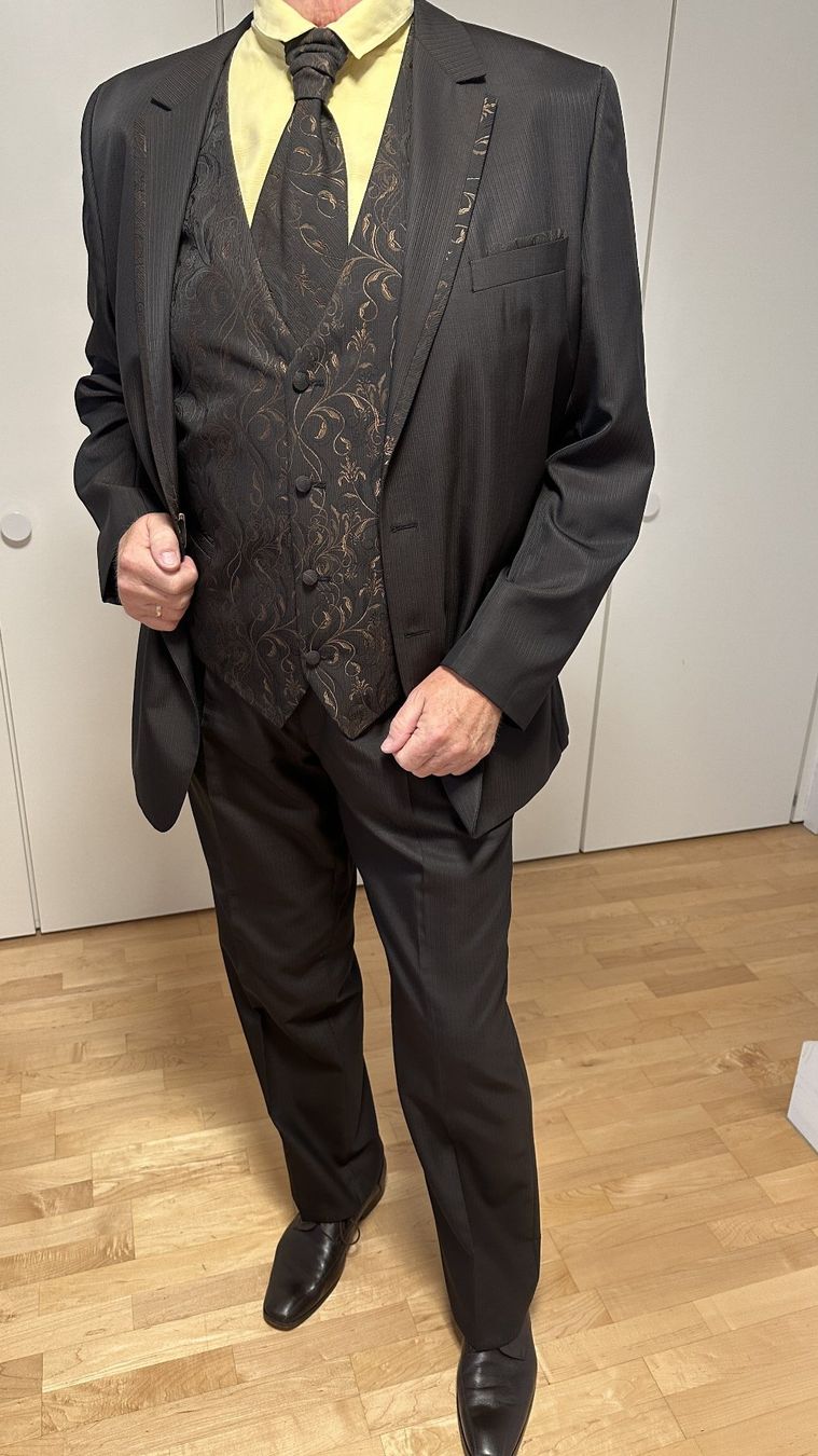 Costumes, combinaisons de sport et fonctionnelles: Hochzeitsanzug,  Festanzug – D'occasion à Thun par Ethu 1
