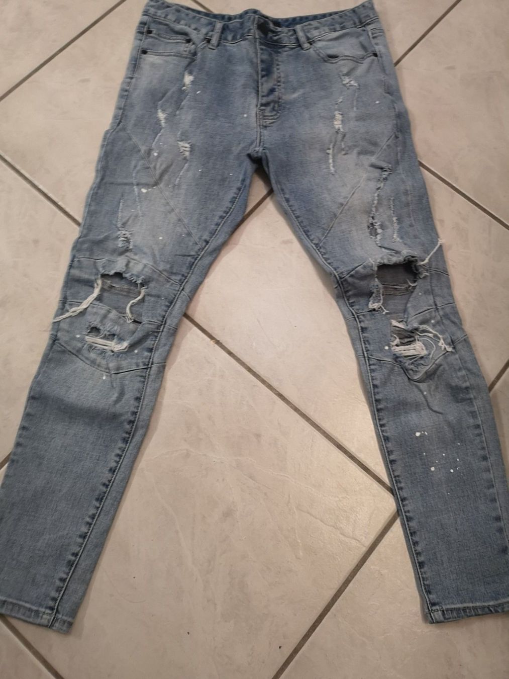 Jeans: Jeans à trou – Usato da CORMINBOEUF venduto da savaja