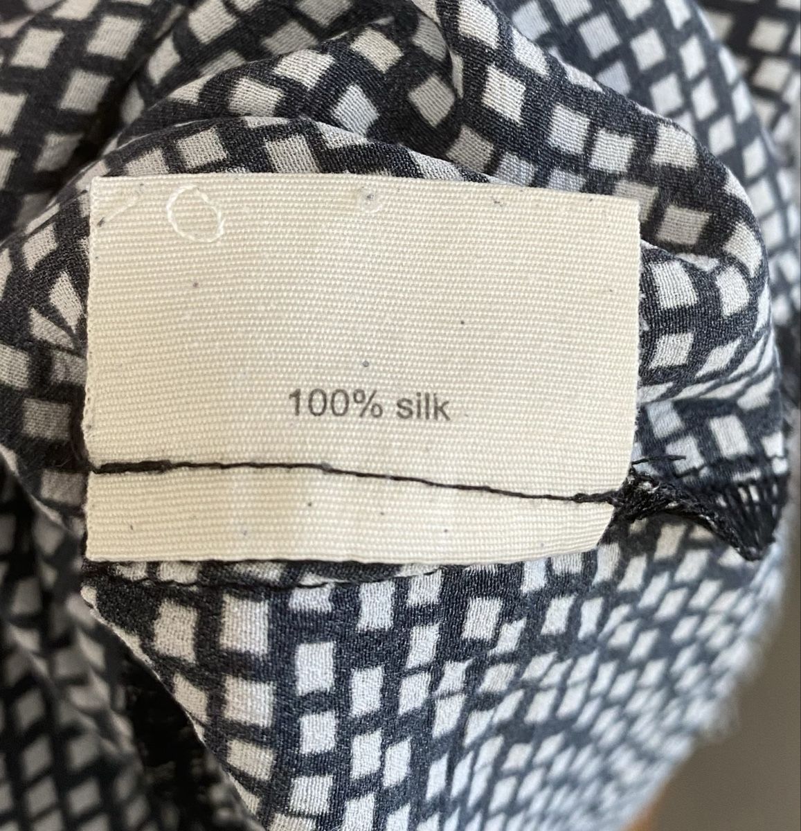 Nile Blusen: Damen Bluse NILE 100% Seide Grösse M gemustert – Gebraucht aus Ettenhausen TG von Rainbow71 3
