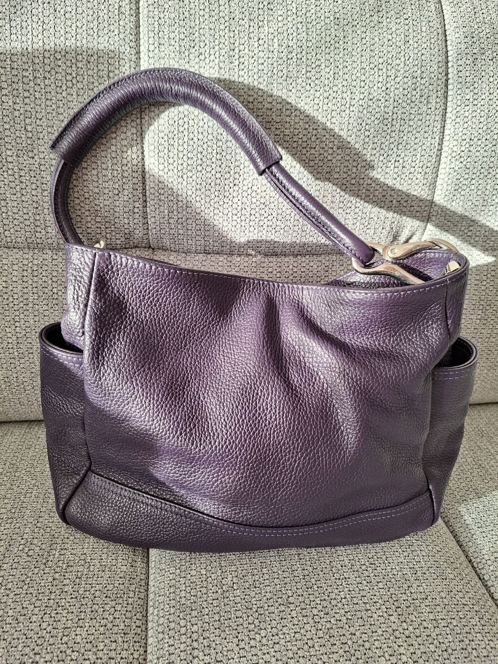 Borse da donna: Sac à main en cuir véritable violet prune – Usato da Lutry venduto da Sim_Sta 1