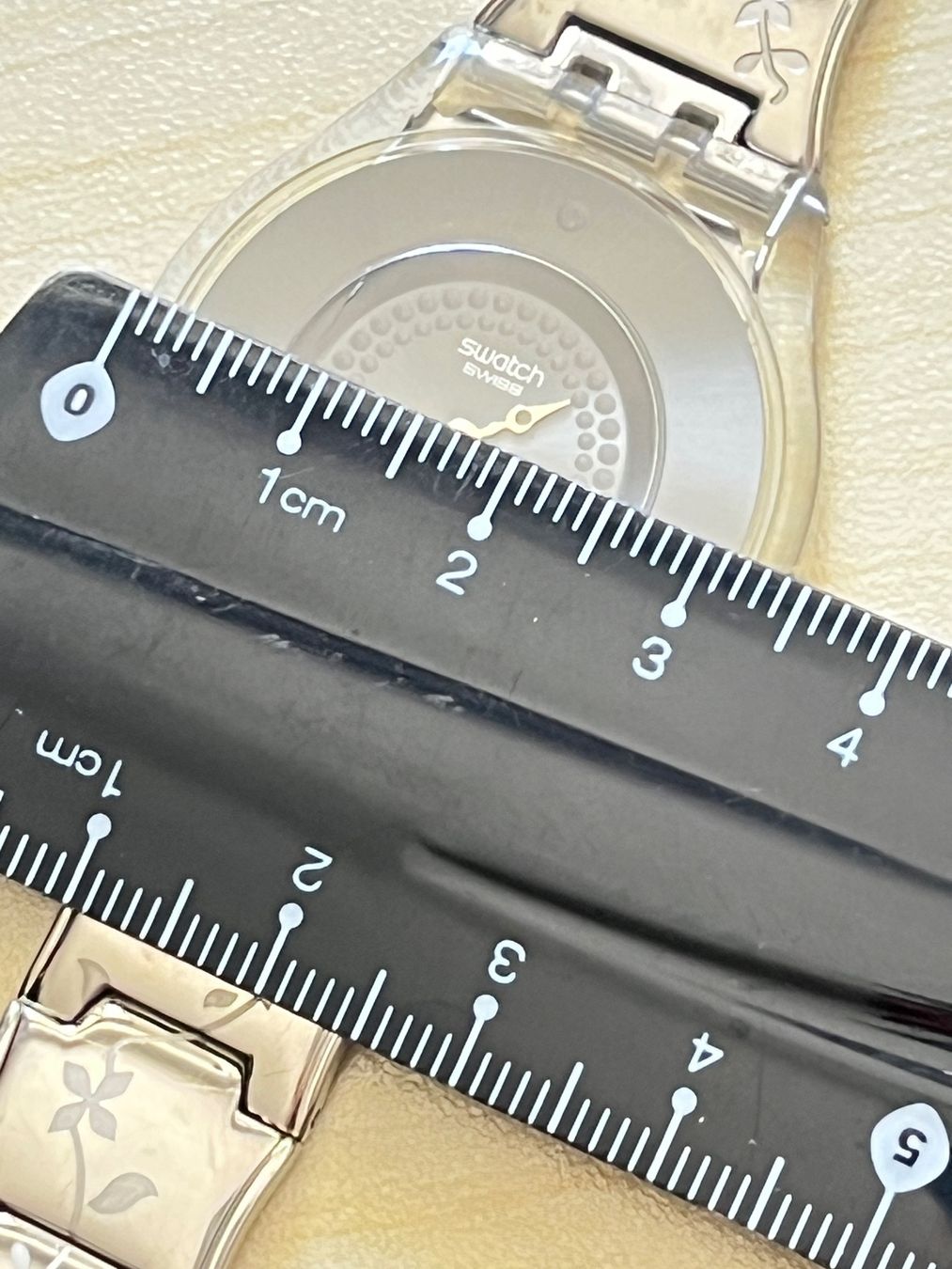 Swatch Orologi: Swatch Damenuhr, silberfarben, Blumendesign – Usato da Grenchen venduto da chththl 2