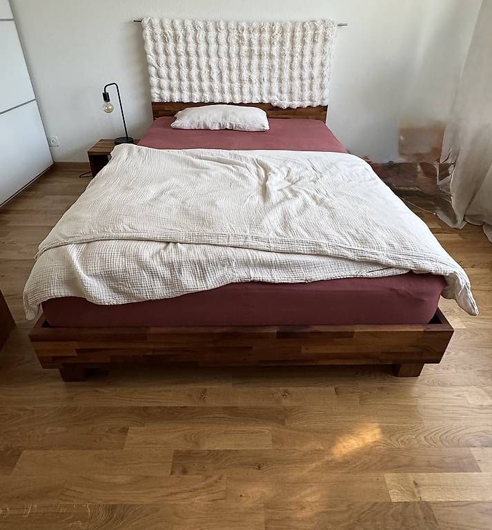 Betten: Bett 1.40m Nussbaum massiv – Gebraucht aus Frauenfeld von mon_b6jv 2