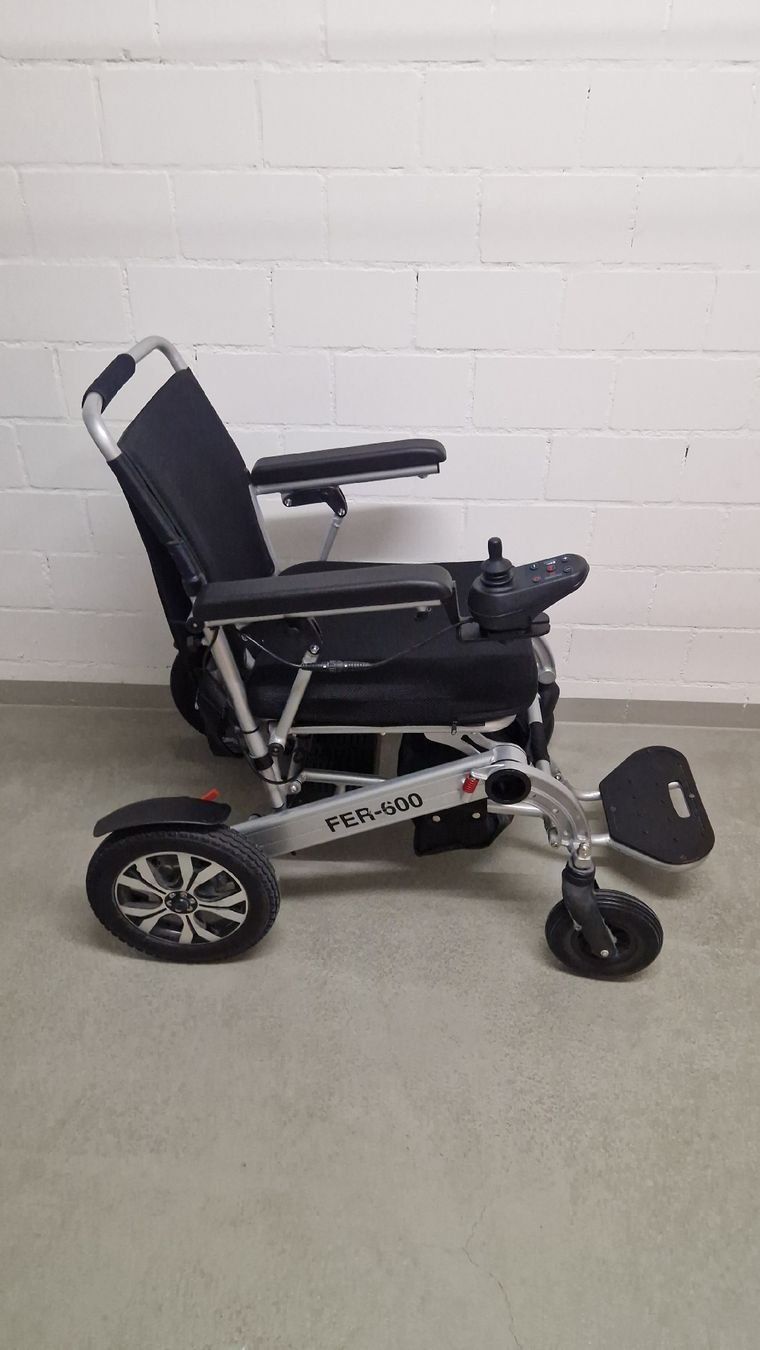 Chaises roulantes: Elektrorollstuhl FER-600 – Défectueux à Dübendorf par 402765513 1
