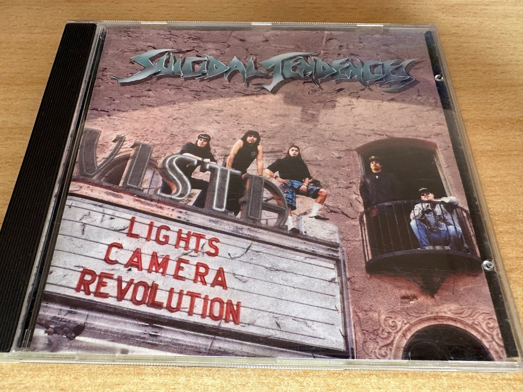 CD: R6 Suicidal Tendencies – Lights Camera Revolution – Usato da Rikon im Tösstal venduto da Alpenmutz