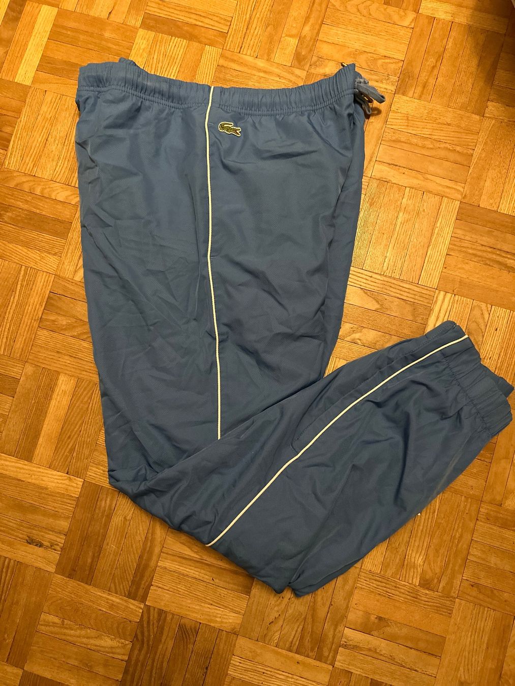 Lacoste Hosen: Lacoste Trainerhose – Gebraucht aus zürich von DESKO 2