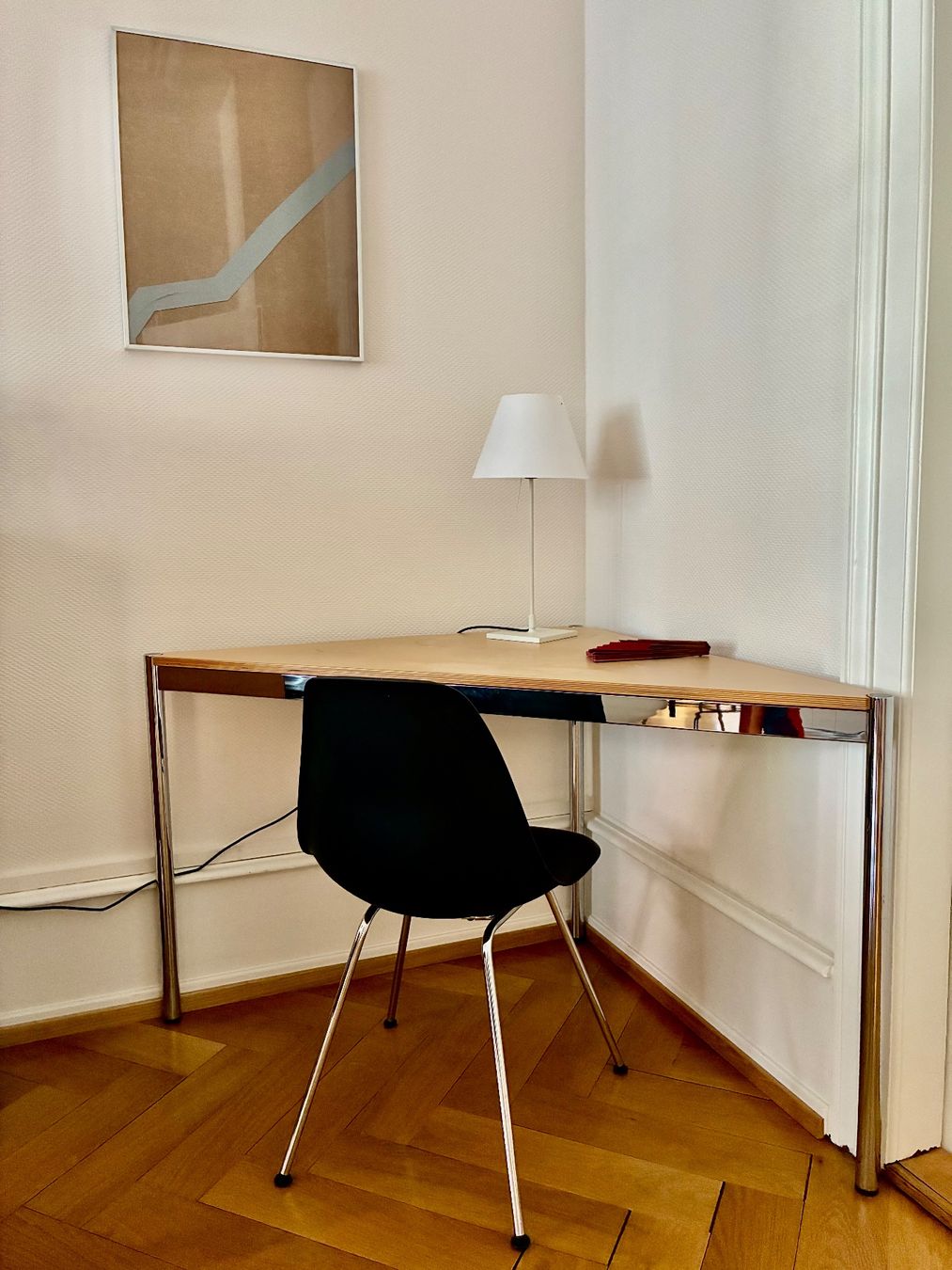 USM Tische: USM Dreieck-Tisch (Buche) – Gebraucht aus Basel von hindukusch