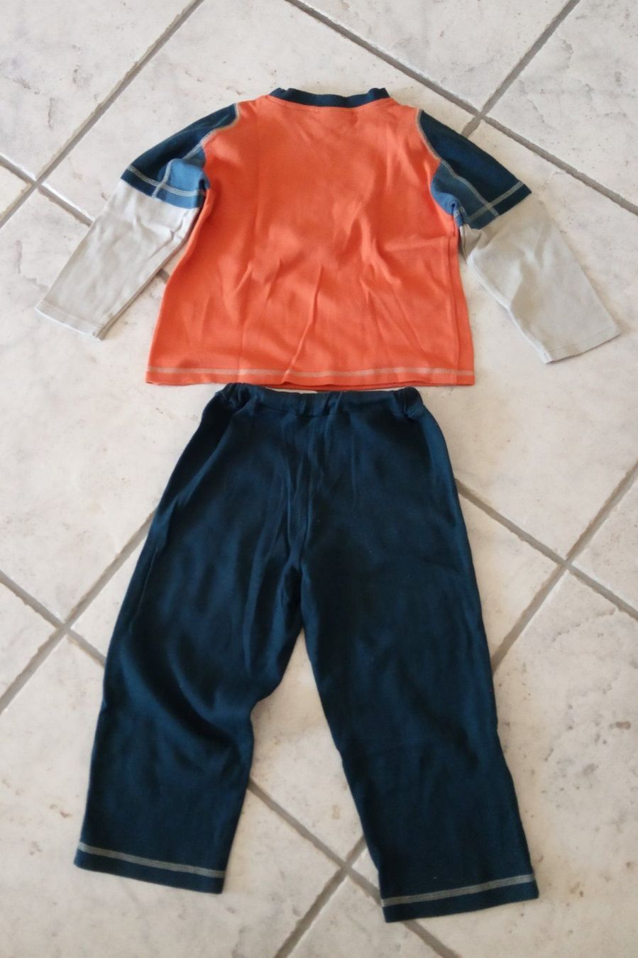 Kleiderpakete & -sets: KLEIDERPAKET JUNGEN Größe 104 – Gebraucht aus Chur von Rodanisa 6