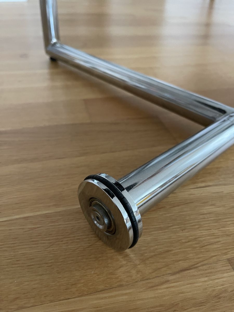 Tavoli: Runder Tisch Glasplatte schwarz Metallfuss – Usato da Scherzingen venduto da BenLesch 1