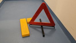 Robustes Pannendreieck in praktischer Box von Gecar