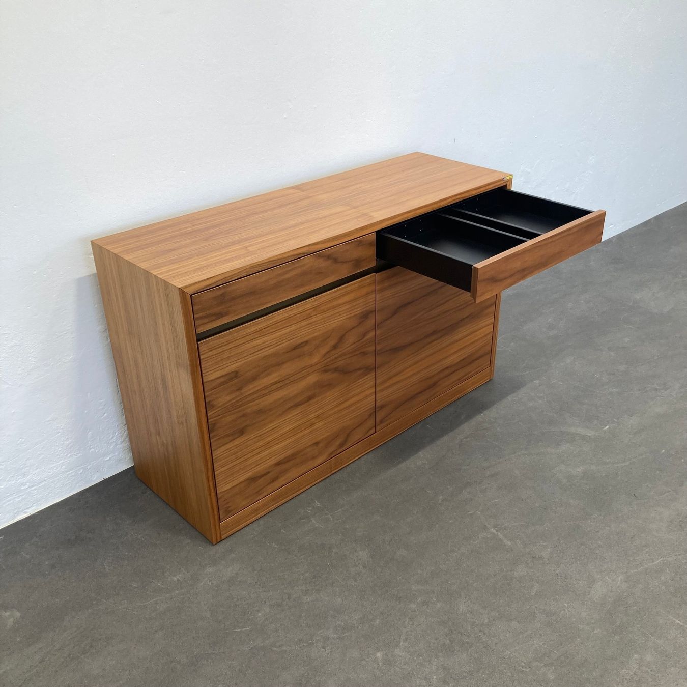 Armoires: Top Design Exclusiv Sideboard 1200mm breit - Nussbaum mit – D'occasion à Schönenwerd par mcofficeshop 3