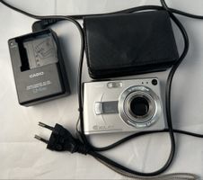 Casio Exilim EX-Z40 4.0MP Digital Camera + Original Charger