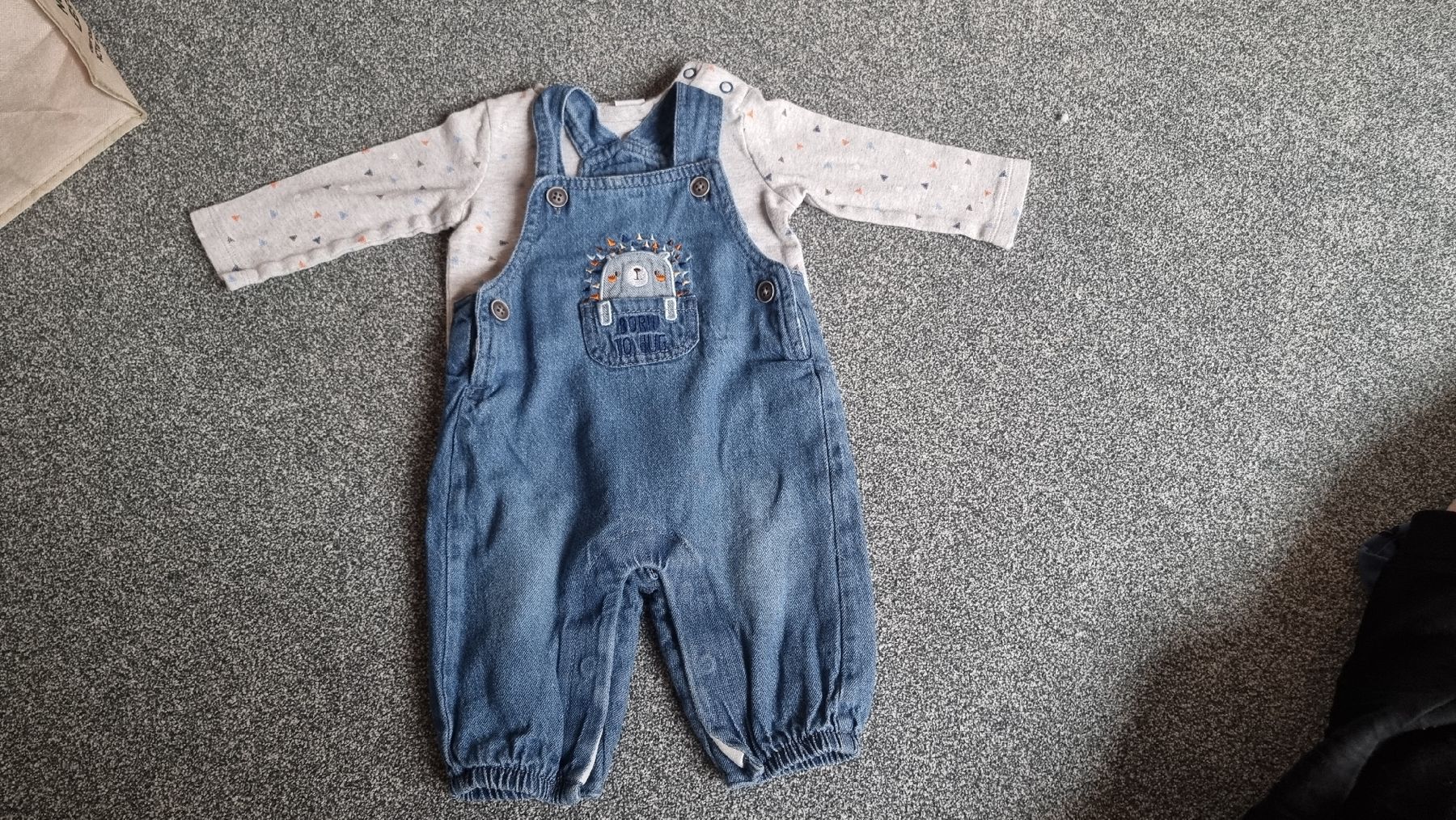 C&A Kleiderpakete & -sets: Ensemble pull salopette 62 – Gebraucht aus Les Breuleux von Mily1991