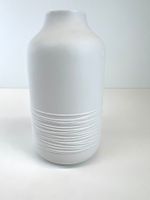 RÄDER Keramikvase Weiß – matt, modern & mit feinem Relief