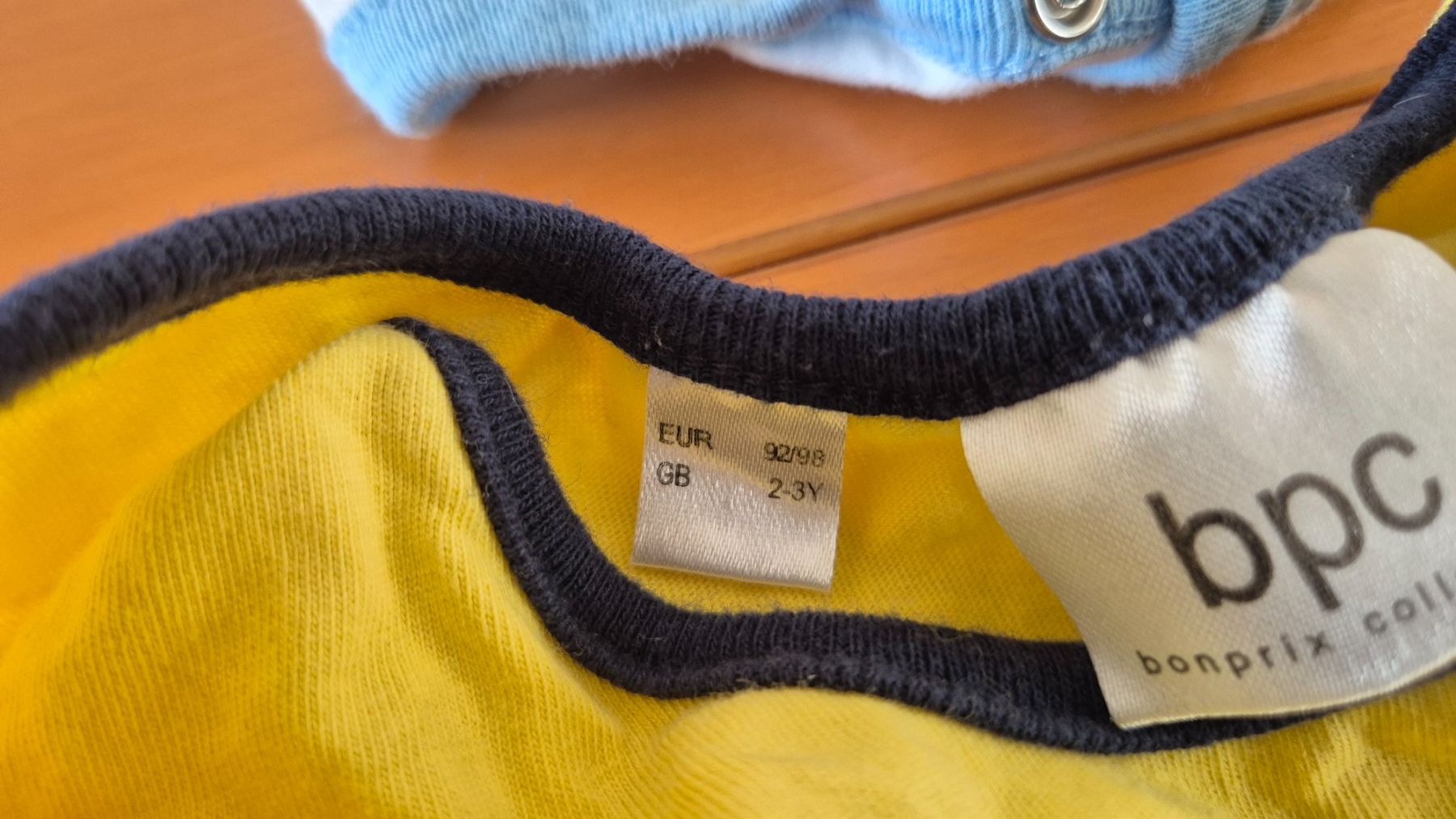 Lotti & Set di vestiti: Lot de 8 bodys manches courtes, taille 92 – Usato da Goumoens-la-Ville venduto da cfaIII 3