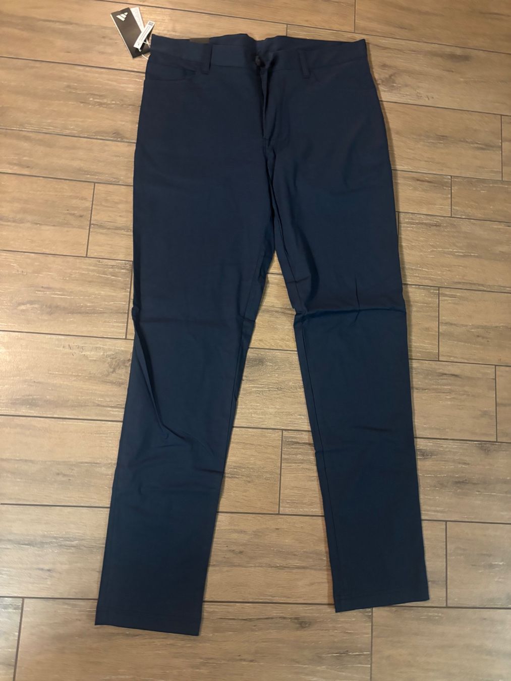 Adidas Pantaloni: 30/34_adidas golf_NEU_LP 80 sfr – Nuovo e nell'imballaggio originale da Versegeres venduto da kista