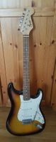 Fender Squier Strat E-Gitarre, neue Saiten, top Zustand