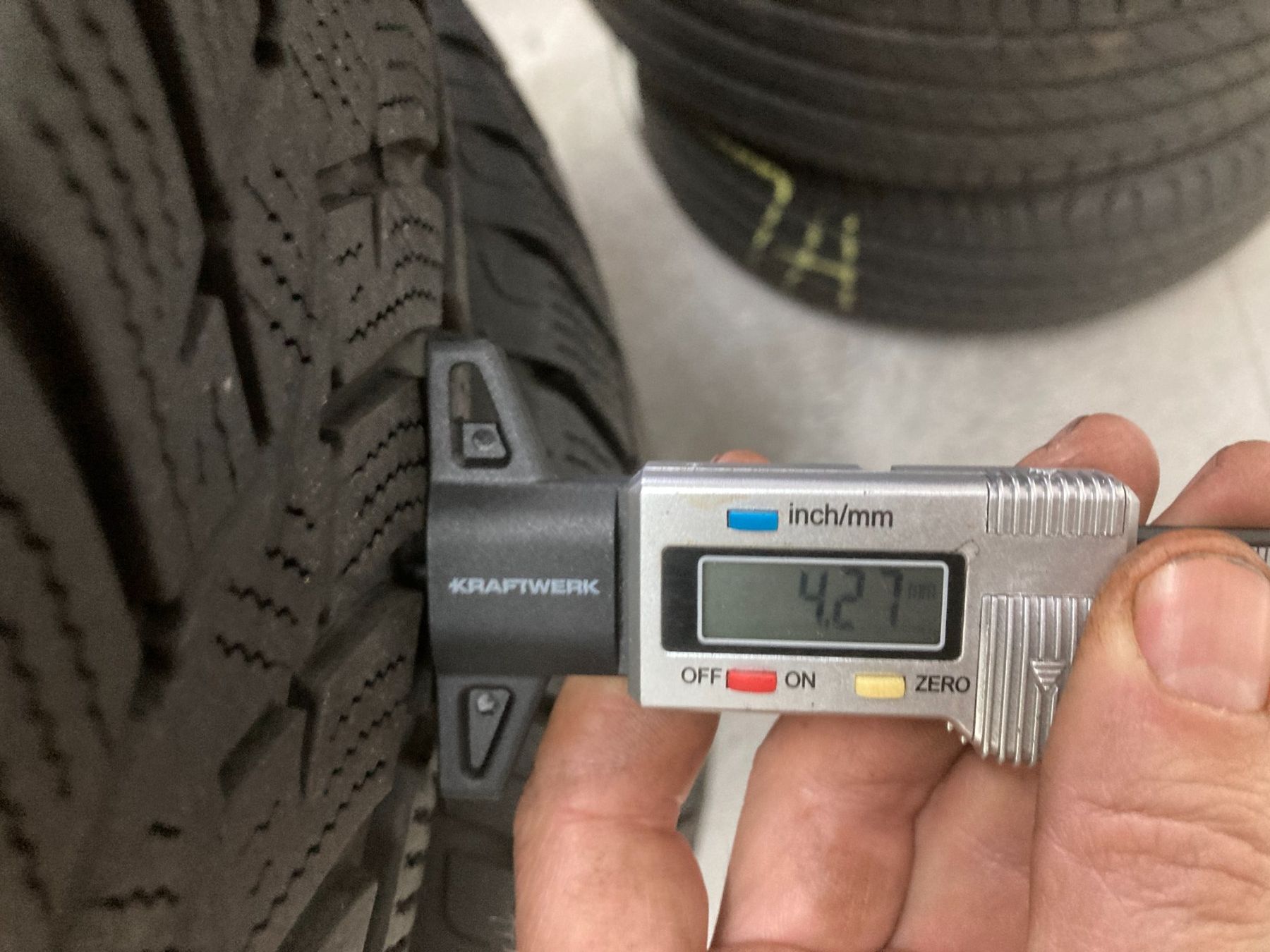 Goodyear Pneus & Kompletträder: 225/65R17 Winterpneu Good Year – Neu und originalverpackt aus Cham von WB2223 6