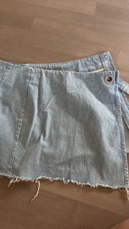 Coole Jeans-Wickelrock mit Used-Look für den Sommer