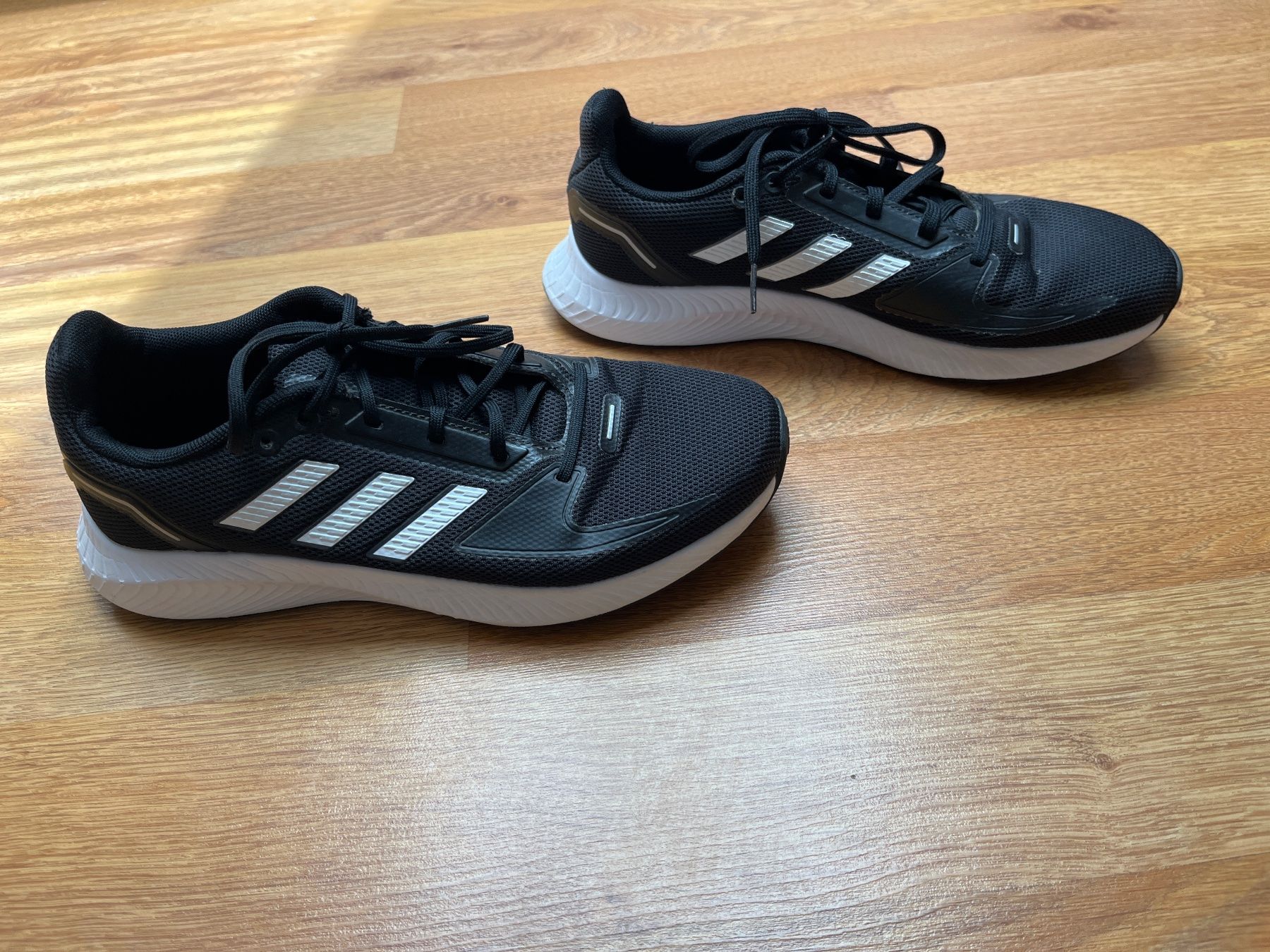 Adidas Herrenschuhe: Adidas taille 40 – Gebraucht aus Genève von fyshbird 1
