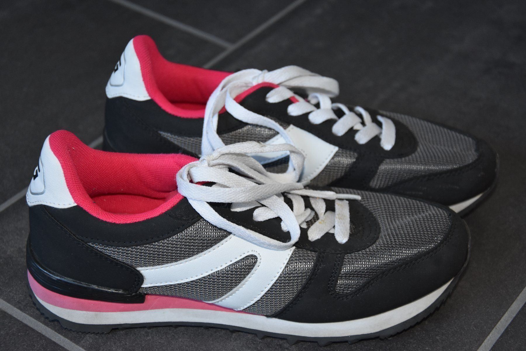 Schuhe für Mädchen: Halbschuh, Gr 36 – Gebraucht aus Sins von dsto