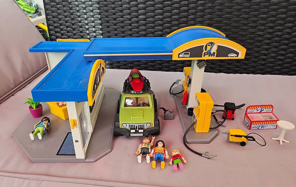 Spielzeuge: Playmobil grosse Tankstelle – Gebraucht aus Sennhof von Venus84 1