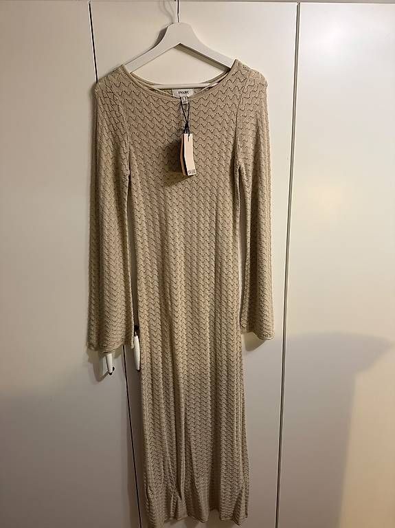 Kleider: AWARE STRICKKLEID XS – Neu und originalverpackt aus Niederhelfenschwil von Mileko