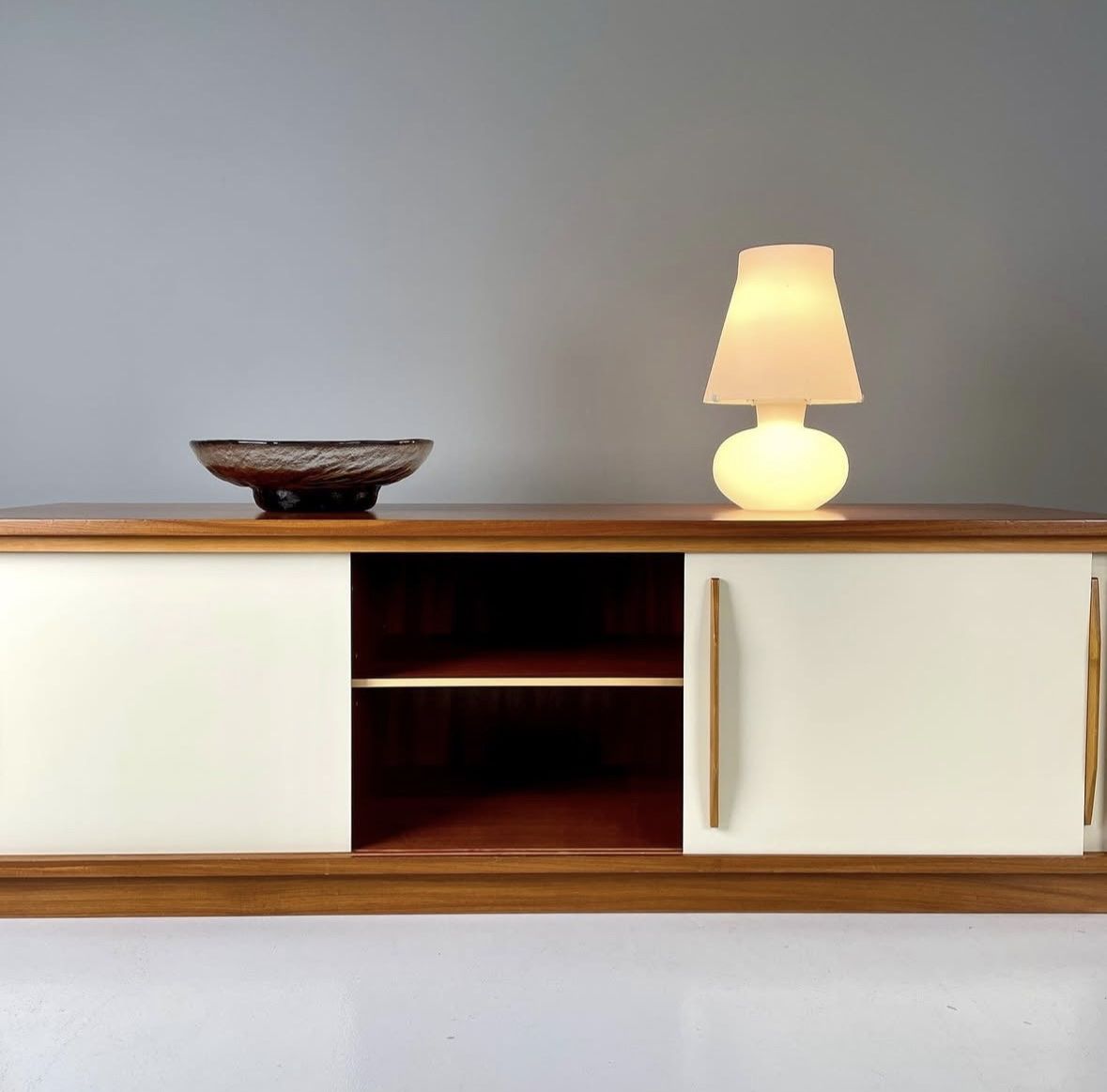Credenze: Midcentury Sideboard in Nussbaum – Usato da Kilchberg ZH venduto da zcvetkov 1