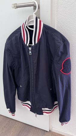 Moncler Bomberjacke dunkelblau gestreifter Saum neuwertig