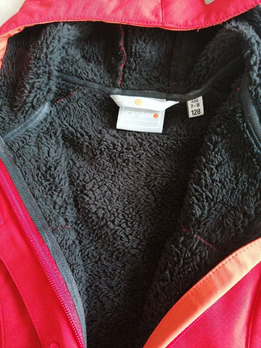 Vestes & Manteaux: Veste 128 chaude – D'occasion à RIAZ par Betty012 1