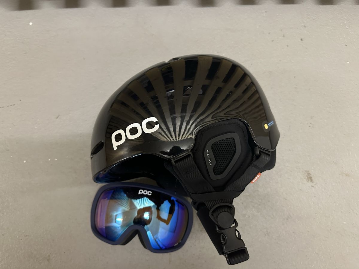 Poc Caschi: POC Ski/Snowboarding helmet & glasses – Usato da Altendorf venduto da ghinescu.andrei
