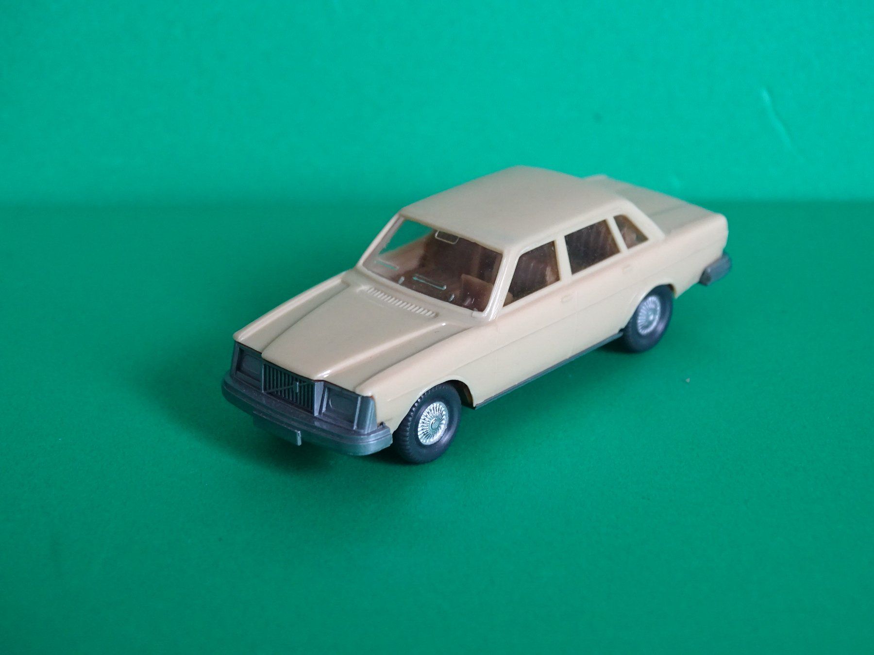 Wiking Modellini d'auto: Volvo 264 von Wiking 1/87 – Usato da Bretzwil venduto da Meex
