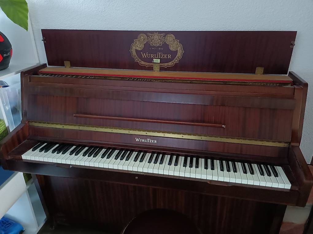 Musikinstrumente: KLAVIER Wurlitzer – Gebraucht aus Windlach von Gluteus