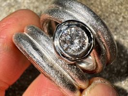 ✨ Vier Ringschienen - strahlender Mittelpunkt - Goldschmiede