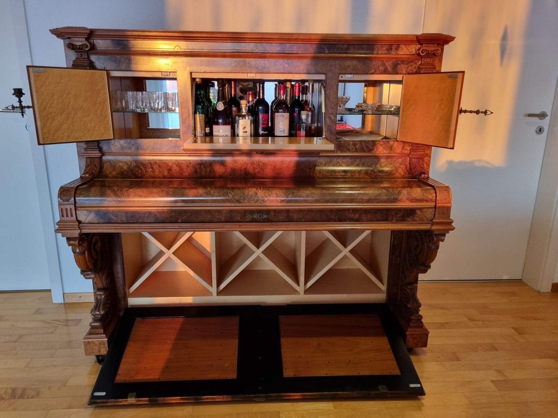 Strumenti musicali: Antikes Klavier als Bar..Einzelstück – Usato da Pfäffikon ZH venduto da Nick72