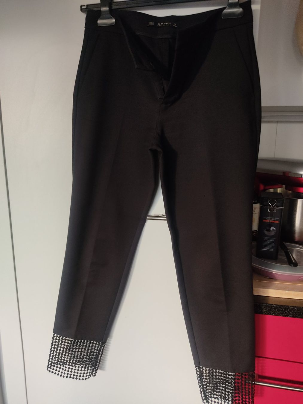 Zara Pantaloni: Pantalon Zara XS – Usato da Bern venduto da Celinesim99
