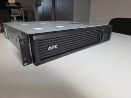 APC USV SMT1500RMI2UC 1500 VA/1000 W (gebraucht, ohne Akkus)