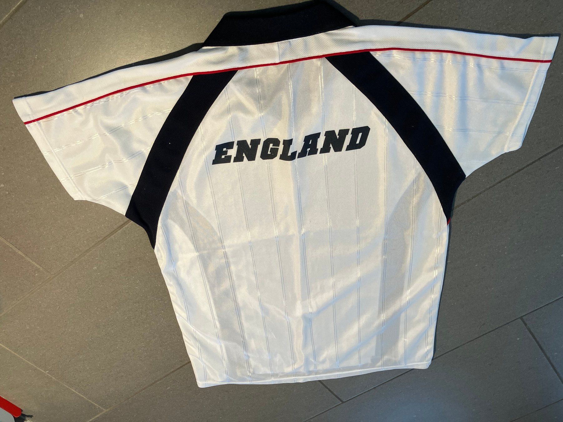 Leibchen & Hosen: Retro England Fussball Trikot Dunlop Sport, Grösse M – Neu (gemäss Beschreibung) aus Winznau von gugi2009 1