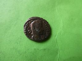uralte Bronzemünze 16 mm     2.41 g