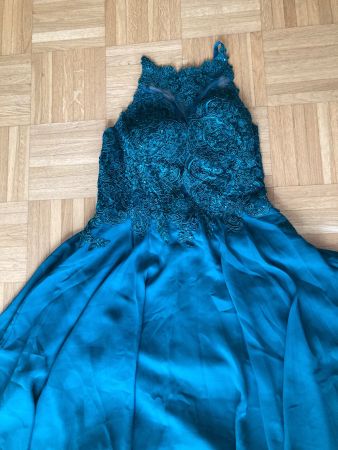 Cocktailkleid mit schönen Spitzen