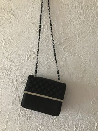 Handtasche schwarz mit silber