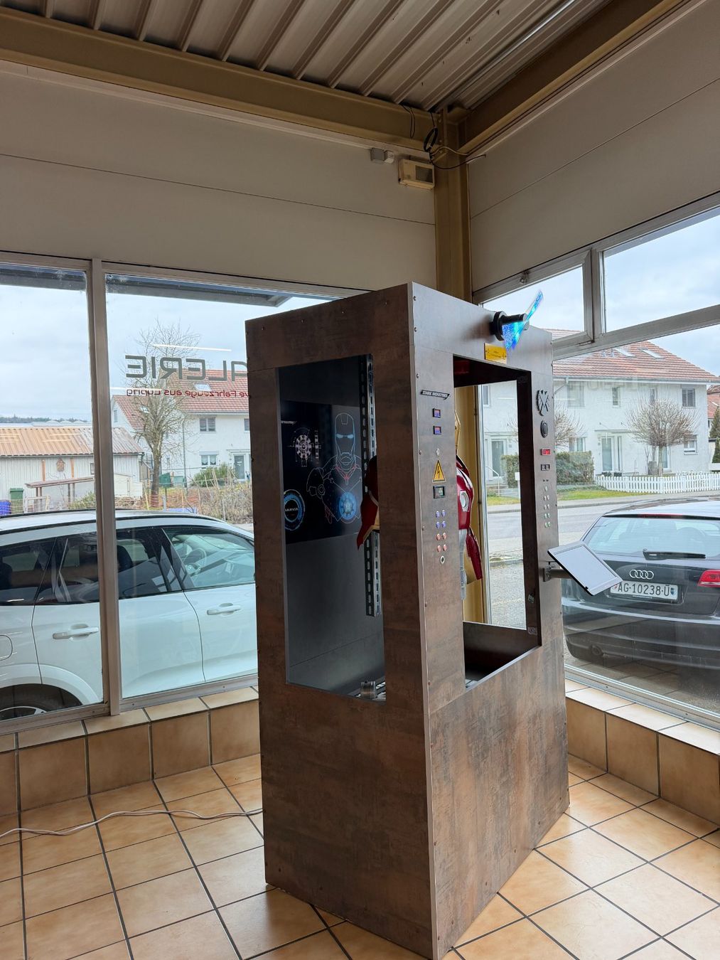 Armadi: Iron Man Schrank mit Gadgets – Usato da Menzingen venduto da fizzibubbele69 5
