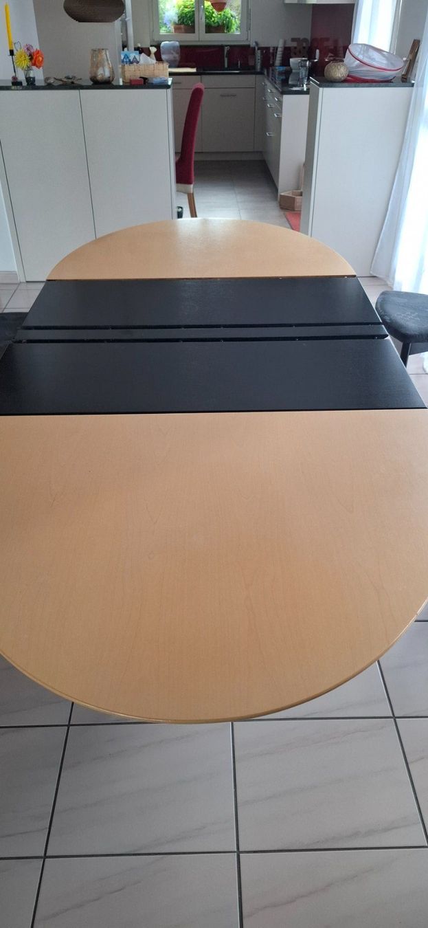 Tables: Esstisch Ahorn mit 4 Stühlen – D'occasion à Büron par oth_8gt9 7
