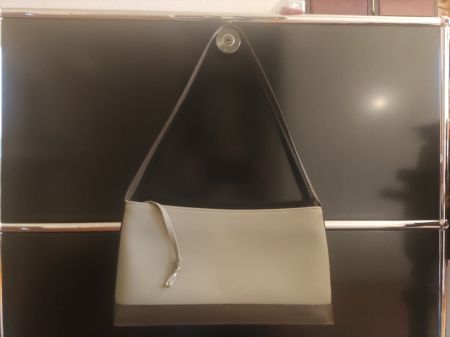 Sportlich elegante Lacoste Schultertasche - neuwertig